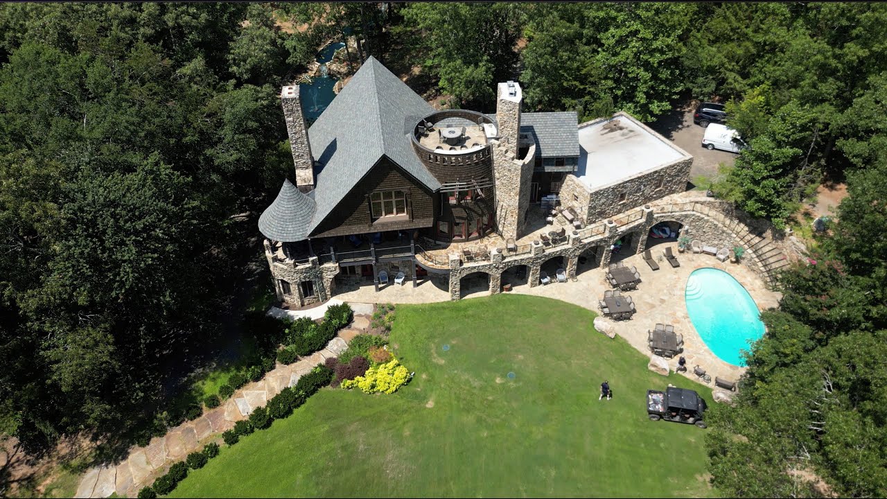 Eat. Sleep. Atlanta. toured the Castle